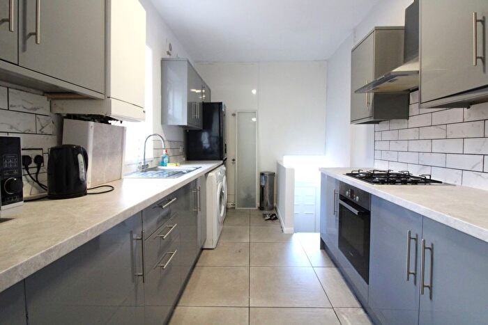 4 Bedroom Maisonette To Rent In Warton Terrace, Newcastle Upon Tyne, NE6