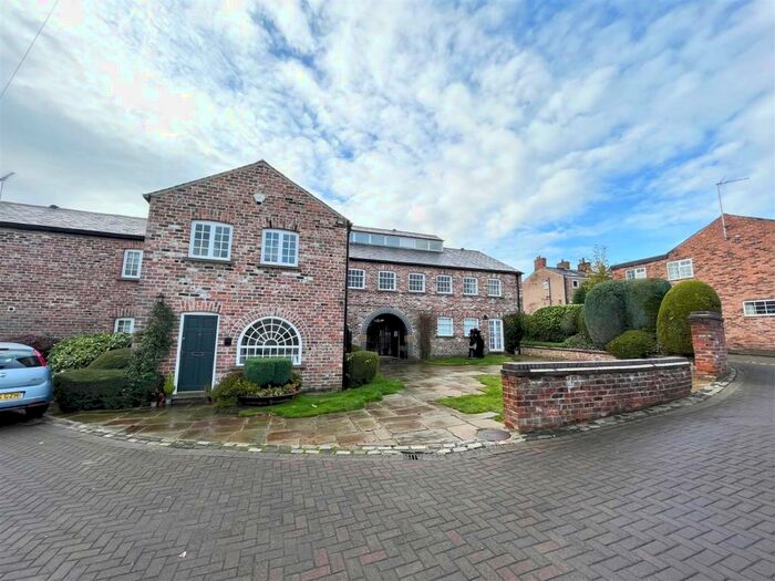 2 Bedroom House To Rent In Pinfold Street, Macclesfield, SK11