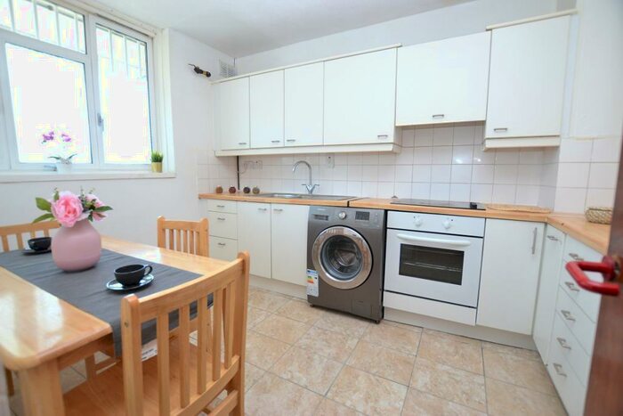 4 Bedroom Detached House To Rent In Hanbury Street, London, E1