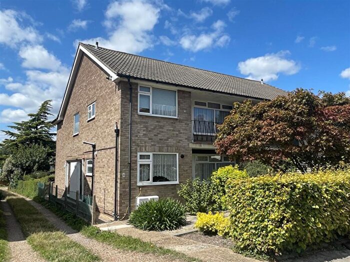 2 Bedroom Maisonette For Sale In Salisbury Court, Salisbury Road, Carshalton, SM5