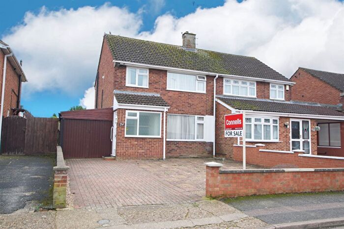 3 Bedroom Semi Detached House For Sale In Russell Way, Leighton Buzzard, LU7