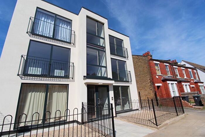 2 Bedroom Flat To Rent In Williams Grove, Wood Green, N22