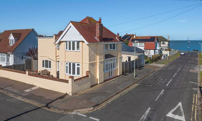 4 Bedroom Detached House For Sale In The Broadway, Herne Bay, CT6