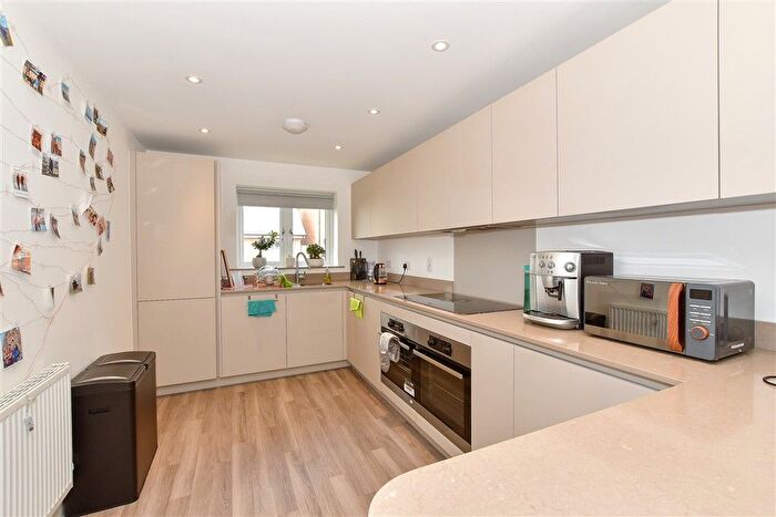 4 Bedroom Detached House For Sale In Seymour Drive, Marden, Marden, Kent, TN12