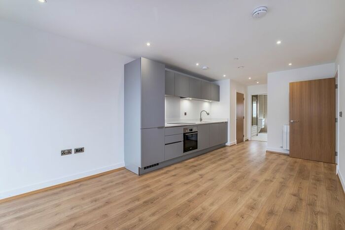 2 Bedroom Flat To Rent In Woolwich Church Street, Woolwich, SE18