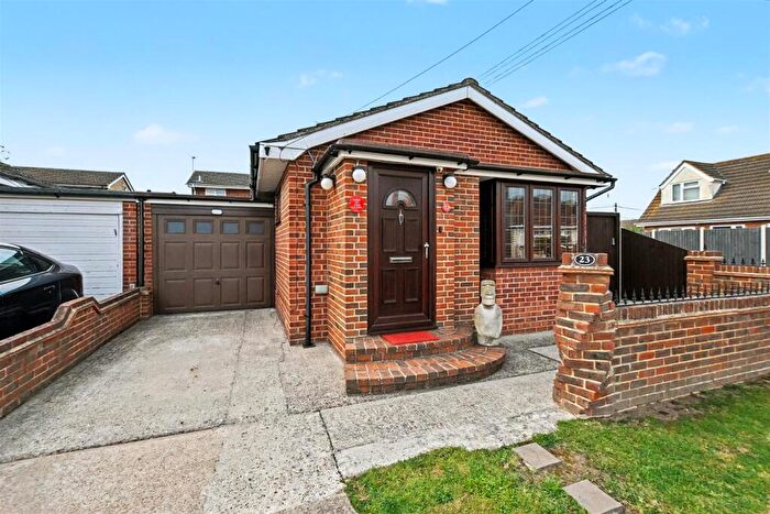 1 Bedroom Detached Bungalow For Sale In Landsburg Road, Canvey Island, SS8
