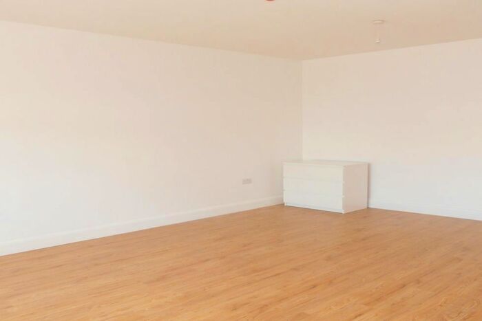 Studio To Rent In Burnley Road, London, NW10