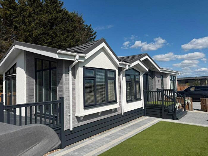 2 Bedroom Park Home For Sale In London Road, Lowestoft, Kessingland, NR33
