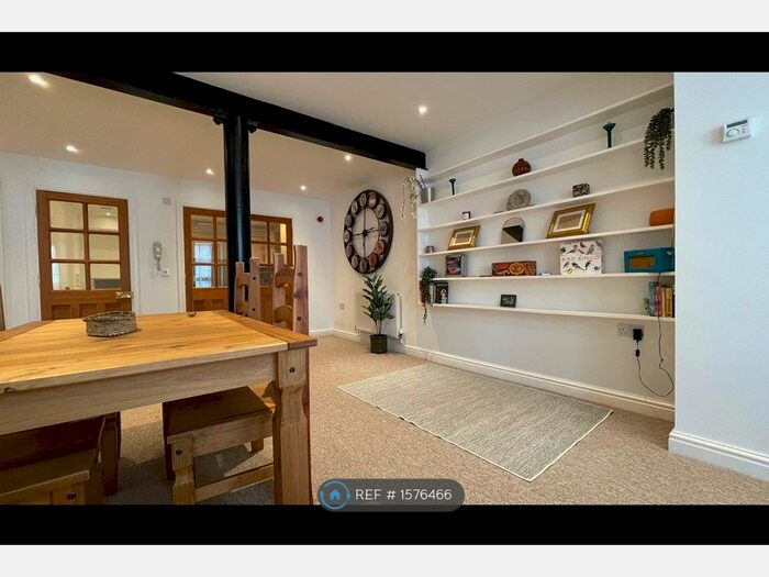 1 Bedroom Flat To Rent In The Old Picture Hall, Ilfracombe, EX34