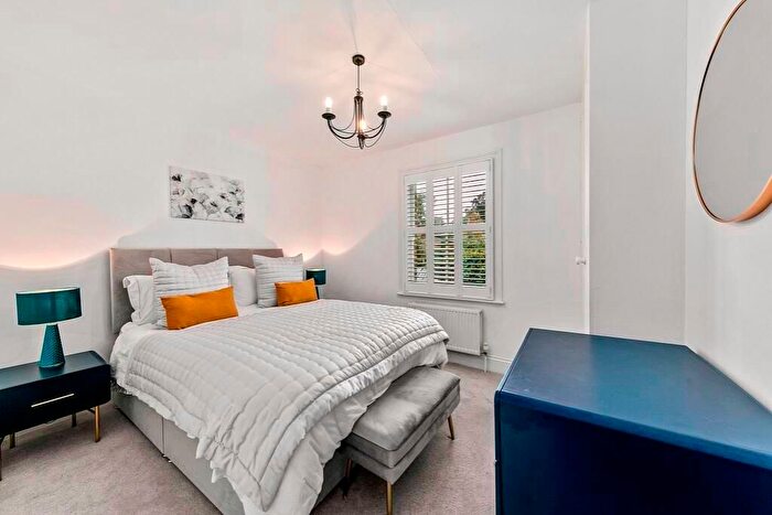 1 Bedroom Flat For Sale In New Malden, Surrey, KT3