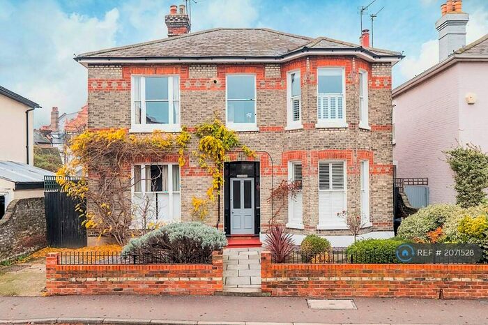 1 Bedroom Flat To Rent In Lower Teddington Road, Kingston Upon Thames, KT1