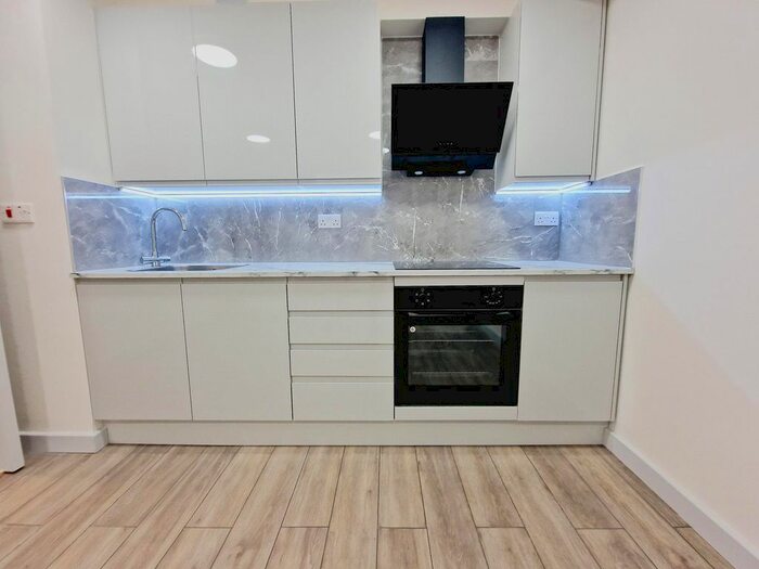 2 Bedroom Flat To Rent In Chatsworth Road, London, E5