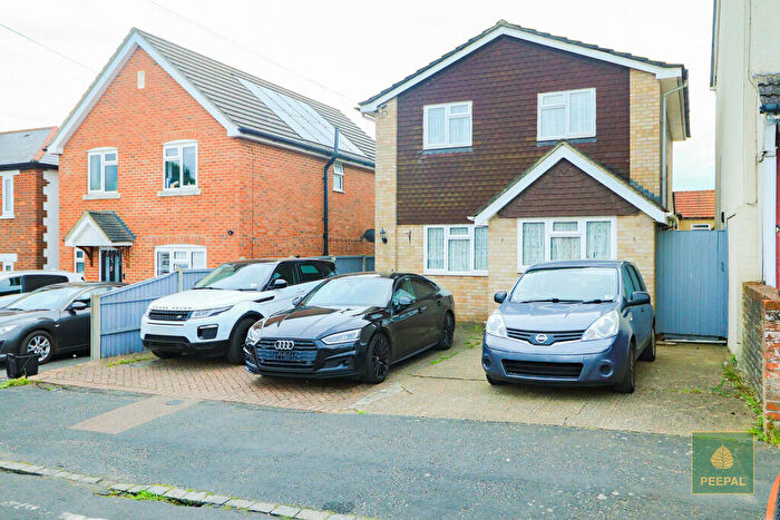 3 Bedroom Detached House To Rent In Connaught Road, Aldershot, GU12