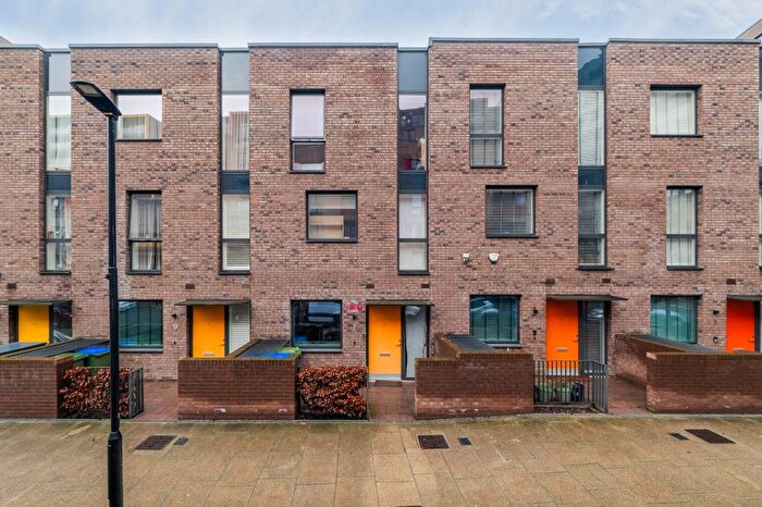 4 Bedroom Terraced House For Sale In Peartree Way, London, SE10