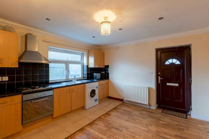 1 Bedroom Flat To Rent In Addiscombe Road, East Croydon, CR0