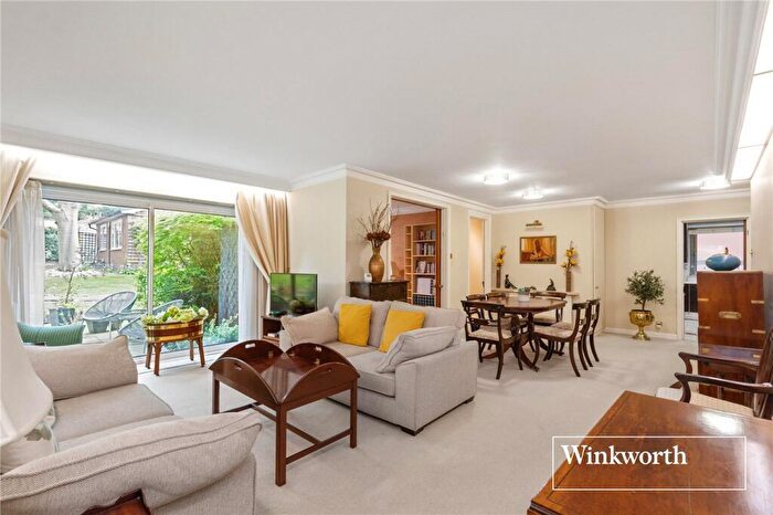 3 Bedroom Apartment For Sale In Hendon Lane, Finchley, London, N3