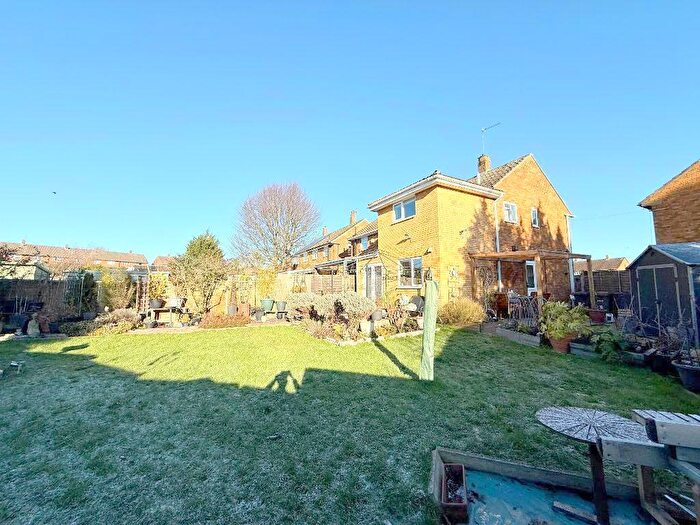 3 Bedroom Semi-Detached House For Sale In Muswell Close, Runfold, Luton, Bedfordshire, LU3