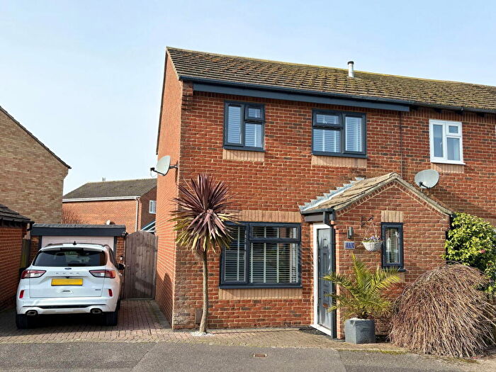 3 Bedroom Semi Detached House For Sale In Magpie Lane, Lee-on-the-Solent, PO13