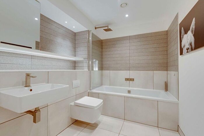 2 Bedroom Flat To Rent In Bathgate Place, London, W13