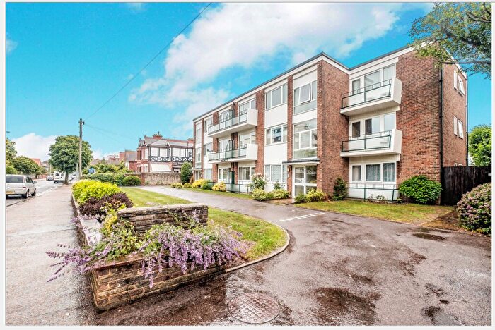 2 Bedroom Flat To Rent In Heene Lodge, Heene Road, BN11