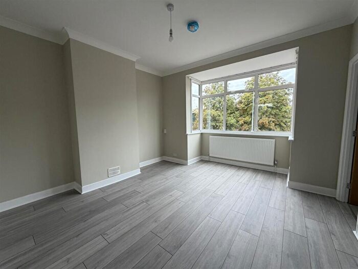 1 Bedroom House To Rent In Larkshall Road, London, E4