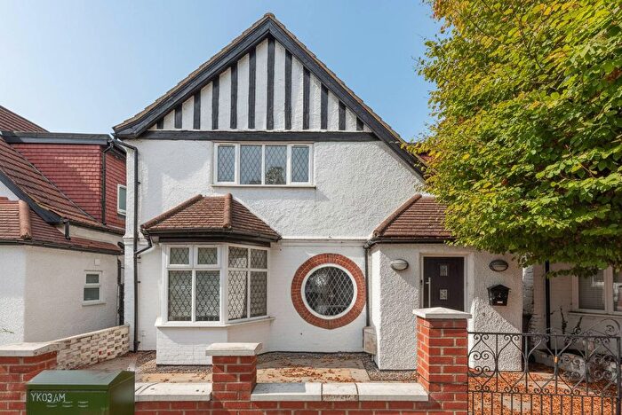 4 Bedroom Property To Rent In Brookside Road, Golders Green, London, NW11