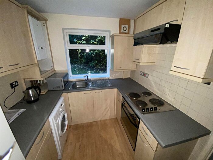 2 Bedroom Flat To Rent In Clarke Dell, Botanical Gardens, S10