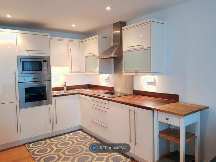 3 Bedroom Flat To Rent In Basin Approach, London, E16