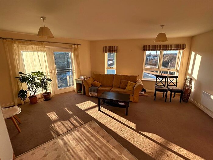 2 Bedroom Flat To Rent In Boatmans Wharf, View Croft Road, Shipley, BD17