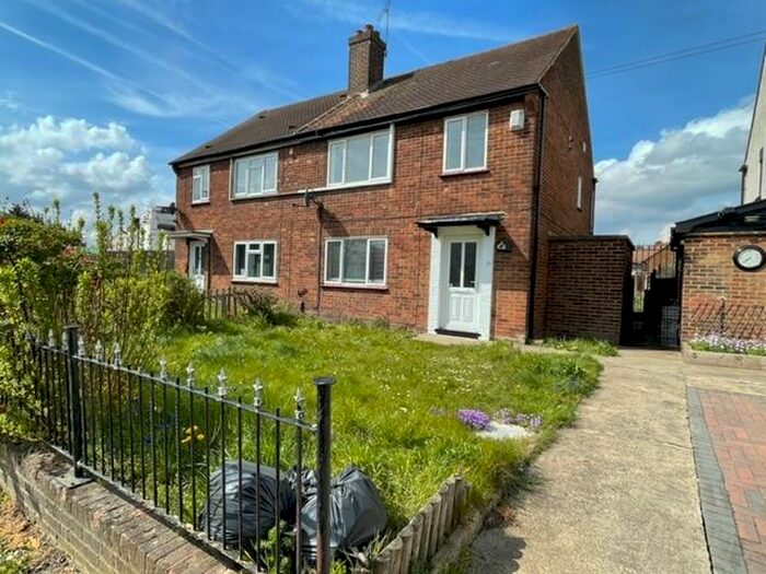 3 Bedroom Semi-Detached House To Rent In Dominion Way, Rainham, RM13