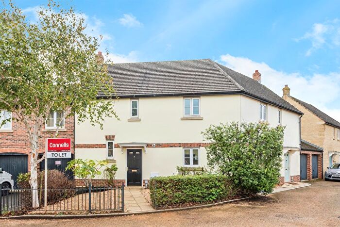 3 Bedroom Terraced House For Sale In Lupin Lane, Carterton, OX18