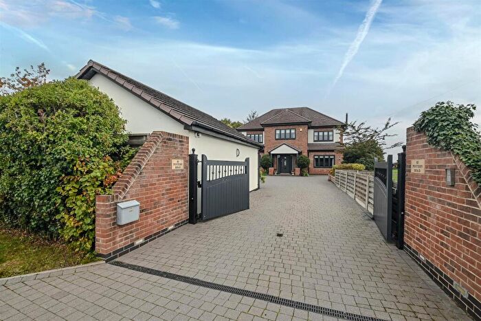 6 Bedroom Detached House For Sale In Postern Road, Tatenhill, DE13