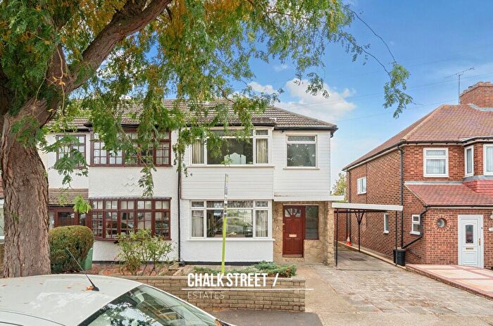 3 Bedroom End Of Terrace House For Sale In Saunton Road, Hornchurch, RM12