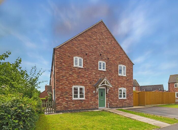 3 Bedroom Semi-Detached House For Sale In Coton Lane, Tamworth, B79