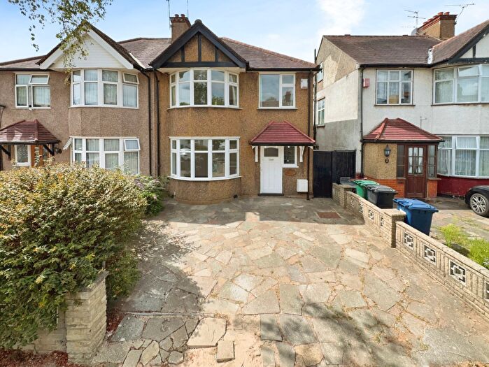 3 Bedroom Semi Detached House For Sale In Fairfield Crescent, Edgware, HA8