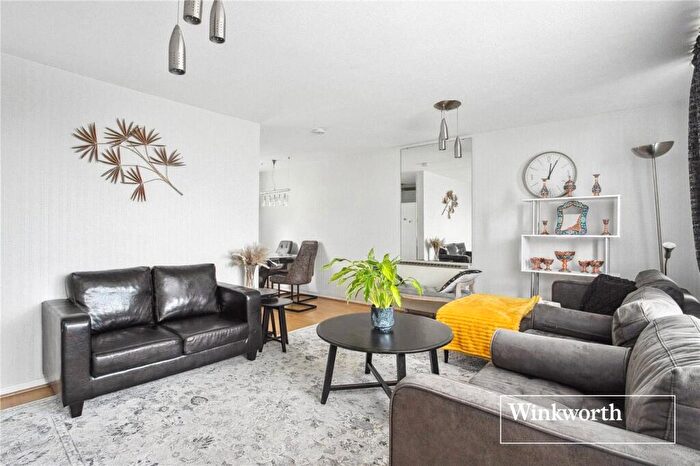 2 Bedroom Apartment To Rent In Nether Street, Finchley, London, N3