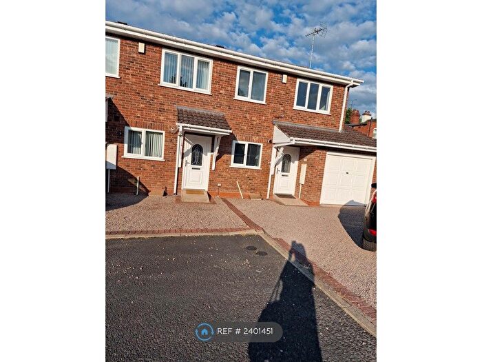 3 Bedroom Semi-Detached House To Rent In Renfrew Gardens, Kidderminster, DY11
