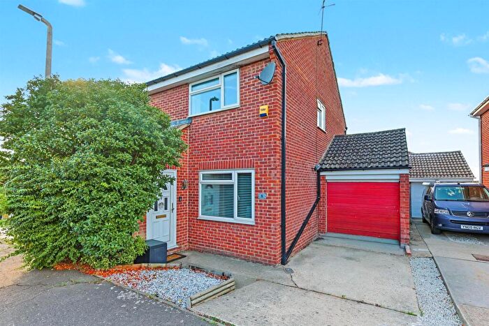 2 Bedroom Semi-Detached House For Sale In Wethersfield Close, Rayleigh, SS6