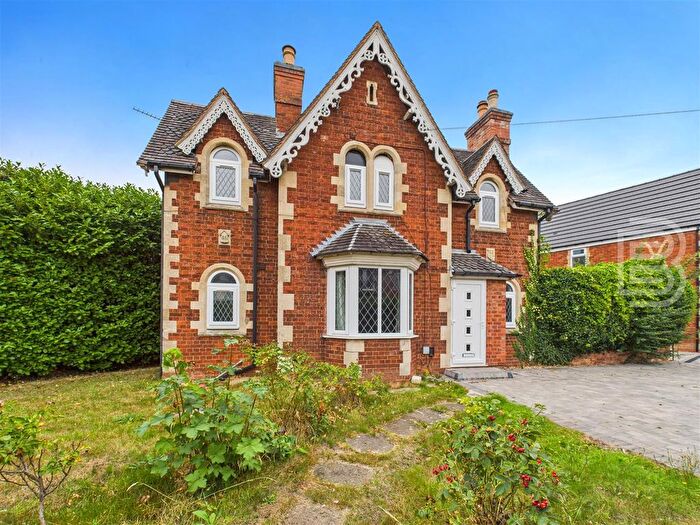 3 Bedroom Detached House For Sale In Hillmorton Road, Rugby, CV22