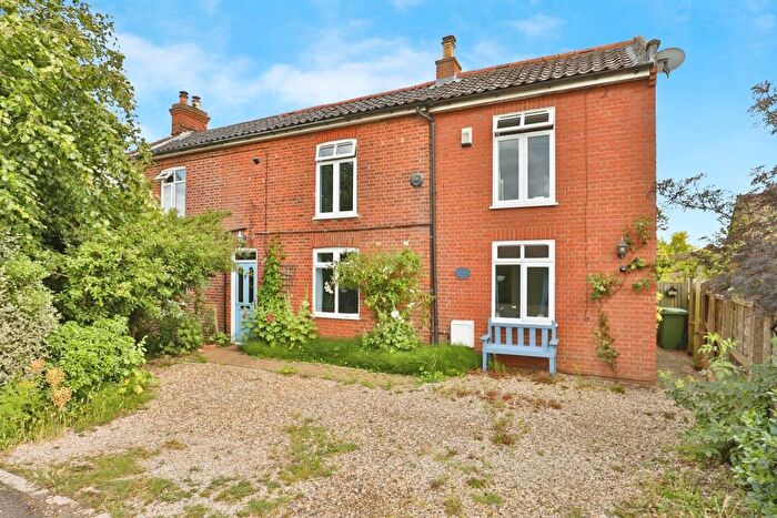 5 Bedroom Semi-Detached House For Sale In Mill Road, Hethersett, Norwich, NR9