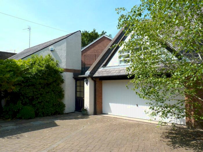 2 Bedroom House To Rent In Park Parade, Harrogate, HG1