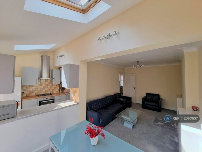 4 Bedroom Semi-Detached House To Rent In Poolsford Road, London, NW9