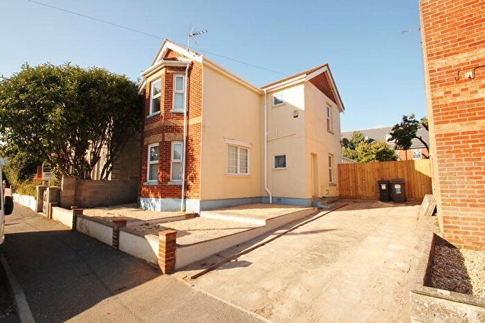 5 Bedroom Detached House To Rent In Maple Road, Bournemouth, BH9