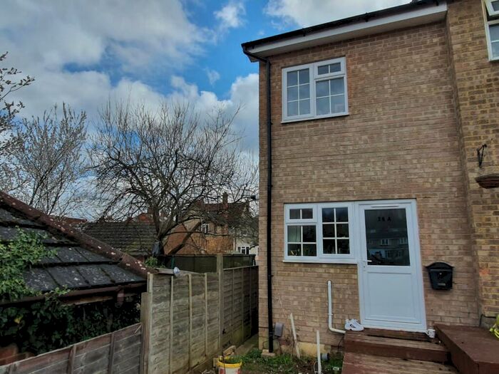 3 Bedroom House To Rent In Sandalwood, Guildford, GU2