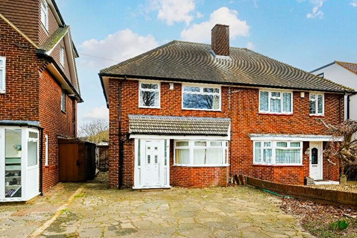 3 Bedroom Semi-Detached House To Rent In Oaks Lane, Ilford, London, IG2
