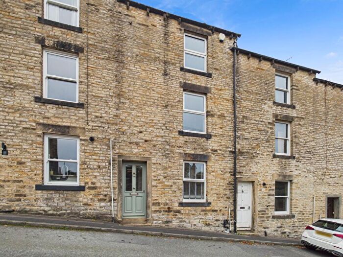 3 Bedroom Terraced House To Rent In Primrose Hill, Skipton, BD23