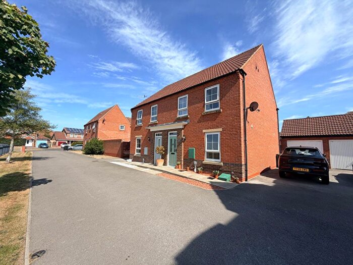 3 Bedroom Semi-Detached House For Sale In West Garth, Cayton, YO11