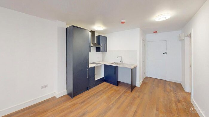 Studio To Rent In , / High Street, Grays, RM17