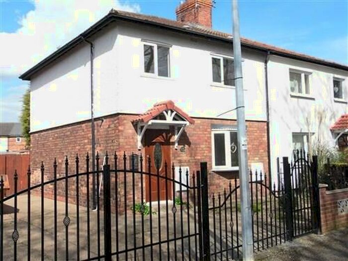 3 Bedroom Semi-Detached House To Rent In The Greenway, Hull, HU4