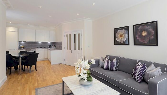 3 Bedroom Flat To Rent In Hamlet Gardens, London, W6